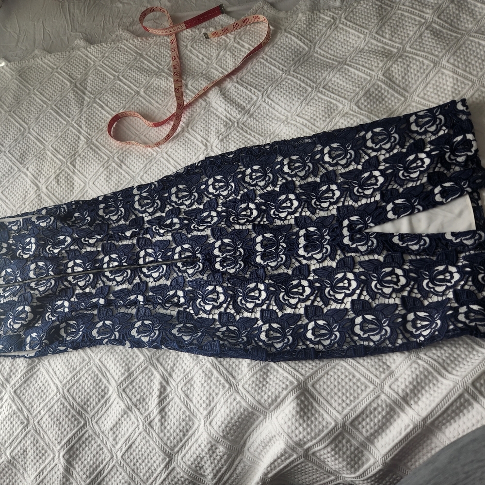 Alice + Olivia Navy and White Rose Midi Dress - Picture 8 of 9